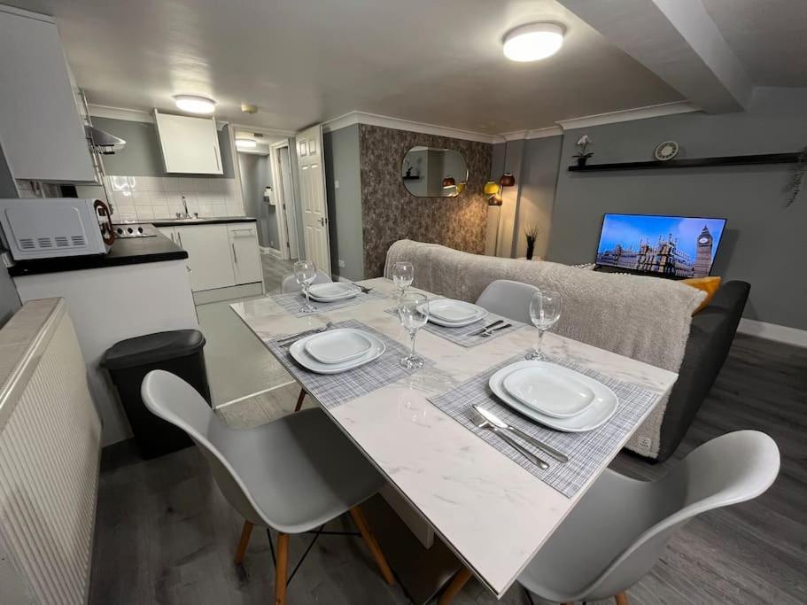 Modern With Stylish Terrace - Your London Oasis! Londres Exterior foto